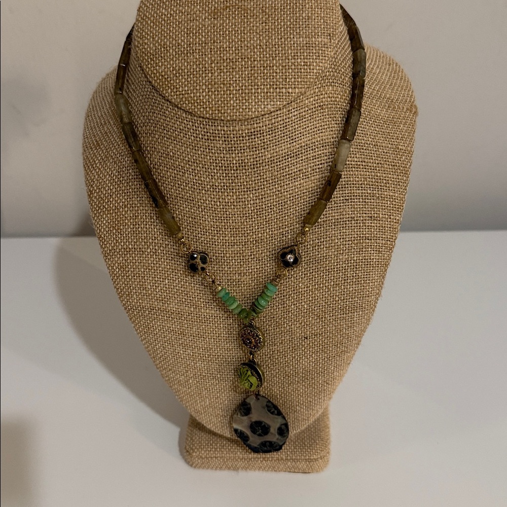 Beaded Necklace with Leopard Pendant